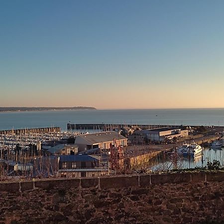 La Maison de l'Amiral vue sur mer à Granville Esterno foto