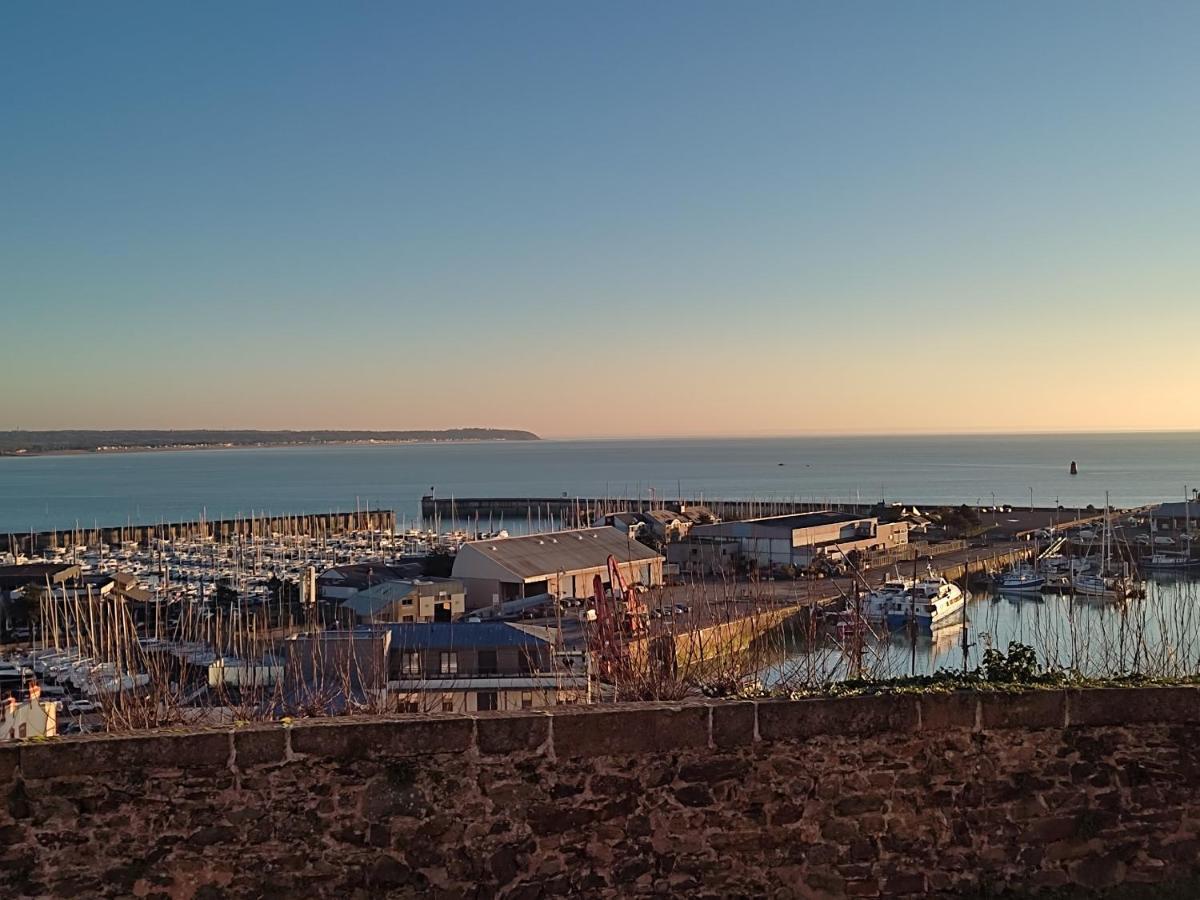 La Maison de l'Amiral vue sur mer à Granville Esterno foto